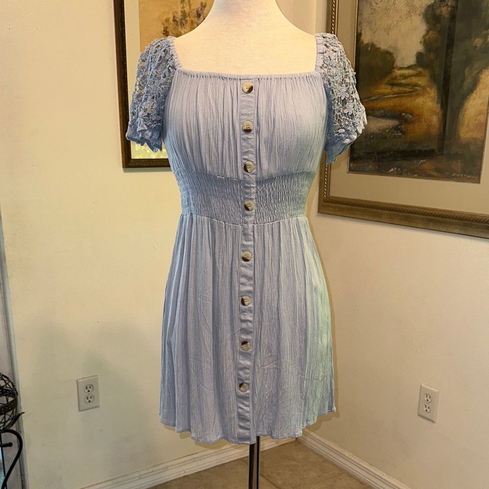 A Hint of Blush Light Blue Button-Front Peasant Dress Size Medium